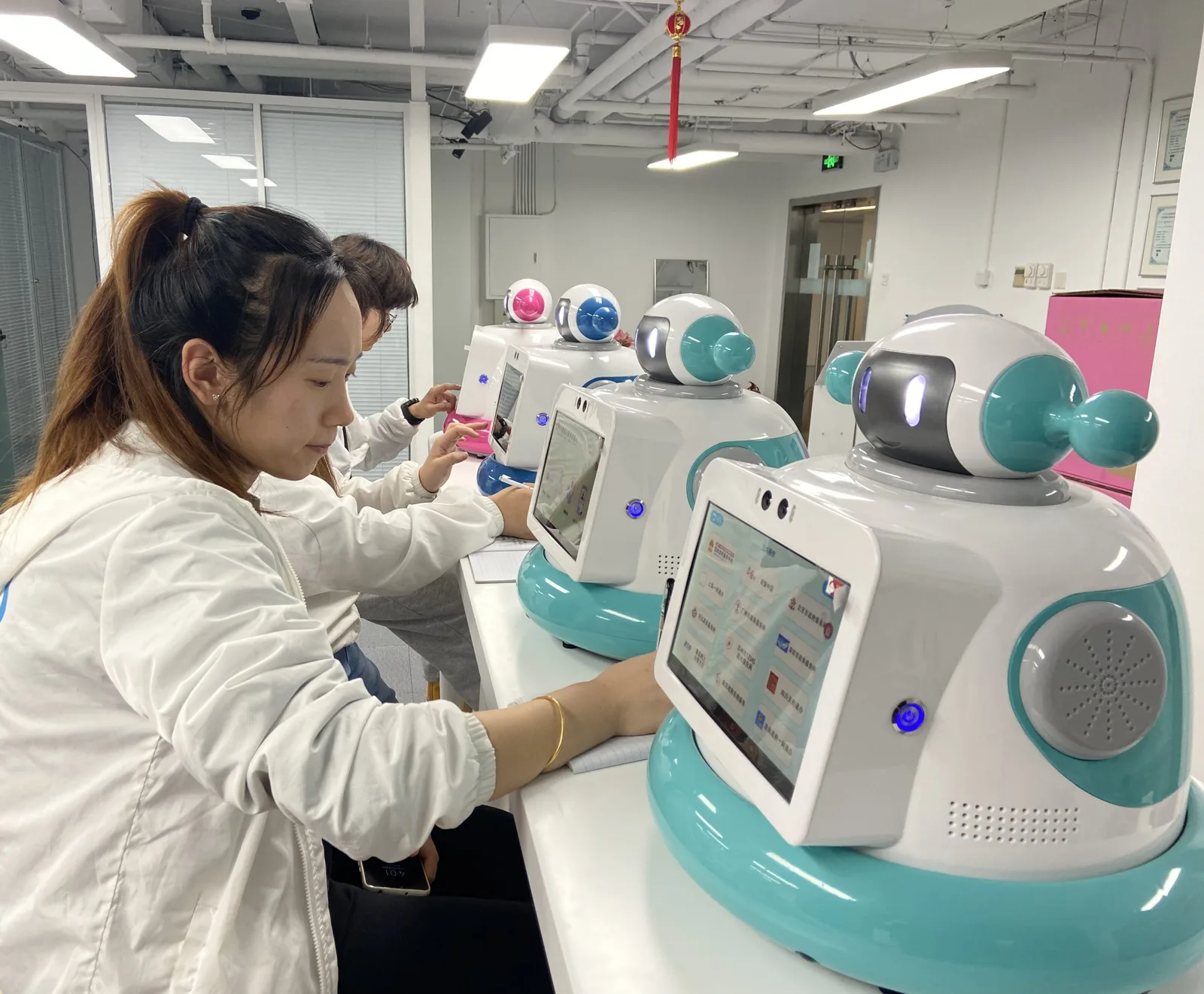 迎接扩张期！养老服务机器人市场如何布局？京大北京四类机器人已应用多个场景