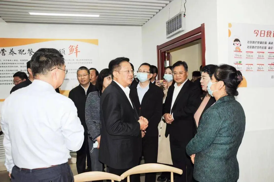 青岛养老服务工作获点赞！民政部副部长唐承沛来青调研时这样说… （山东老博会|山东养老展）