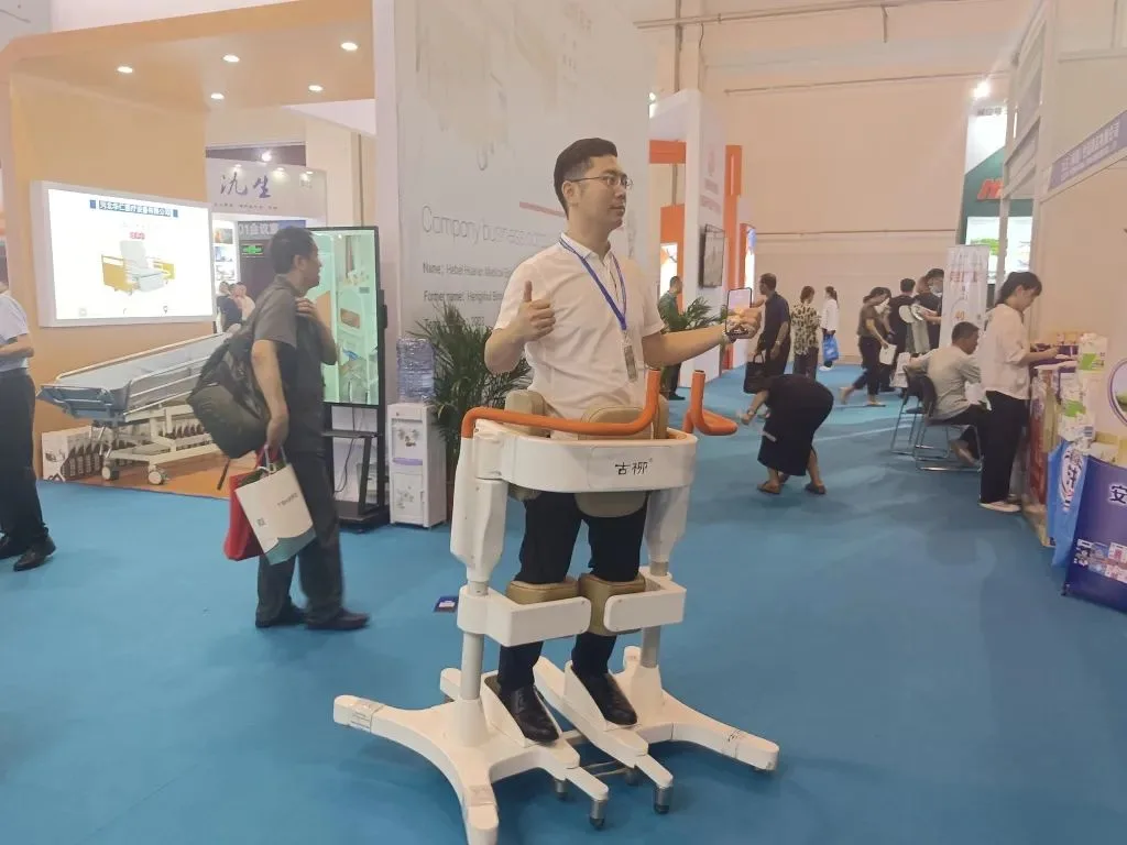 媒体聚焦｜半岛都市报：科技支撑，养老变“享老”！记者探访2023中国山东（青岛）国际康养产业博览会