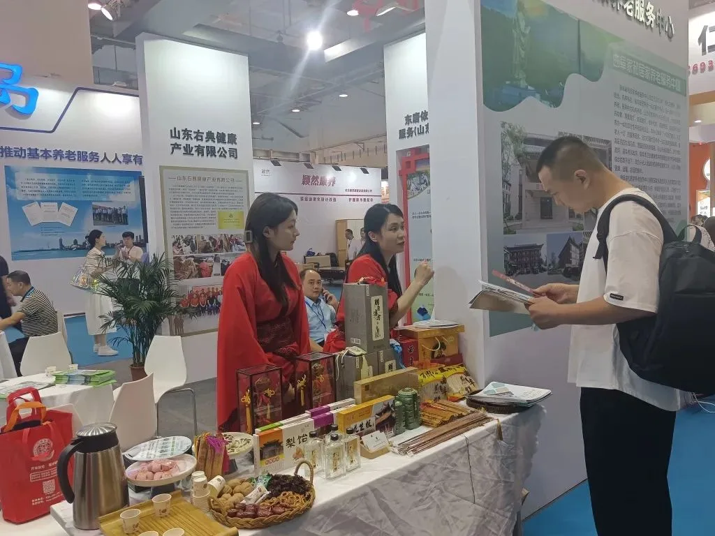 媒体聚焦｜半岛都市报：科技支撑，养老变“享老”！记者探访2023中国山东（青岛）国际康养产业博览会